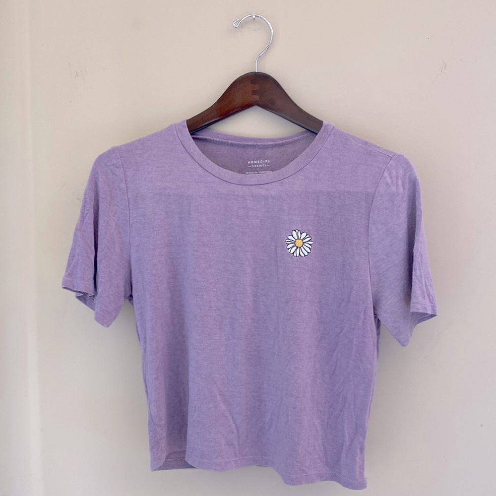 Women’s cropped tee. Size L